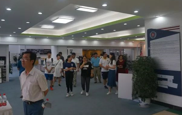 力邁中美國際學(xué)校國際高中體驗日(圖1)