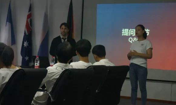 力邁中美國際學(xué)校國際高中體驗日(圖4)