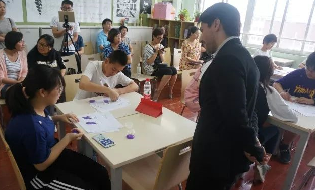 力邁中美國際學(xué)校國際高中體驗日(圖6)