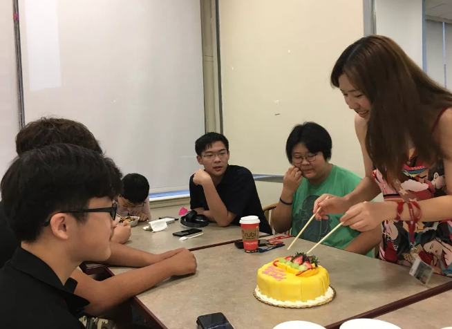 力邁學(xué)?！げㄊ款D大學(xué)夏令營游覽篇
