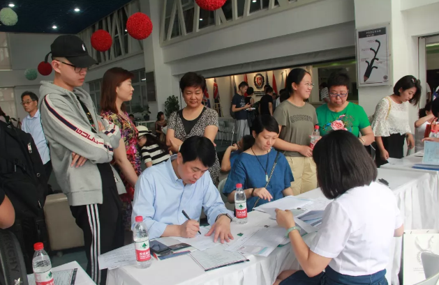 力邁中美國際學(xué)校：2018-2019學(xué)年高中新生報(bào)到日！(圖3)
