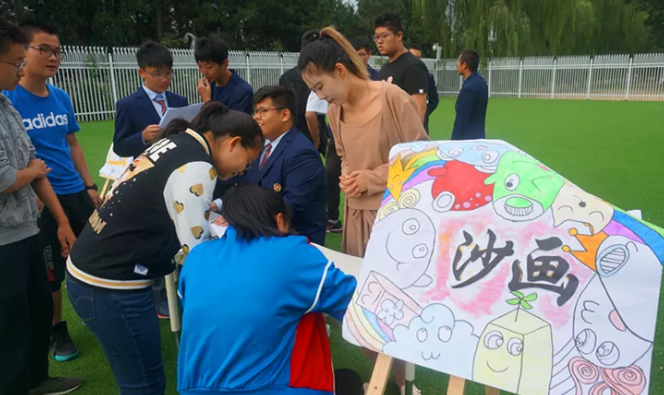 力邁中美國際學(xué)校高中校區(qū)·社團納新活動