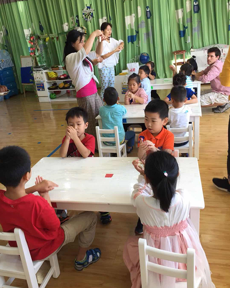 力邁中美幼兒園中秋體驗(yàn)活動(dòng)“傳承傳統(tǒng)，樂(lè)享中秋“(圖3)
