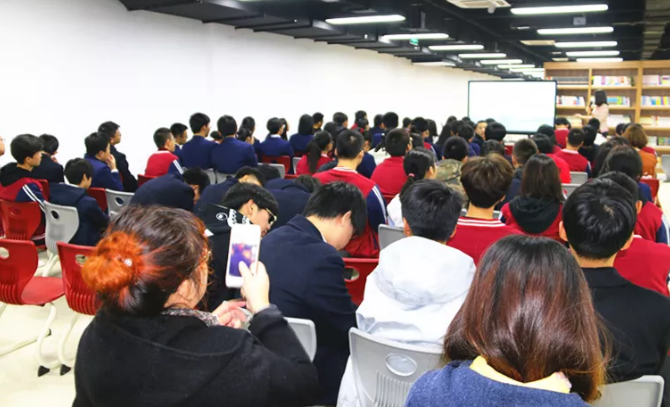力邁中美國際高中：體驗多元文化，培養(yǎng)國際化視野 