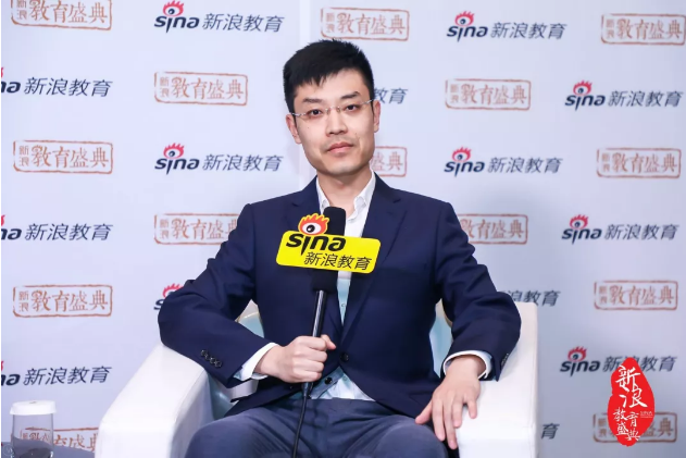 力邁中美國際學(xué)校斬獲新浪、騰訊年度教育盛典多個(gè)大獎(jiǎng)