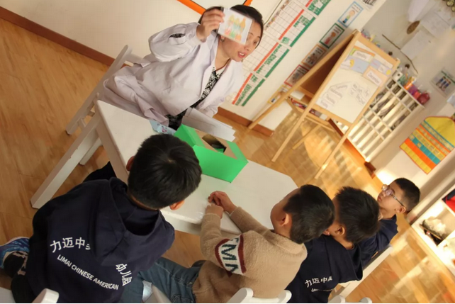 食品安全教育走進(jìn)力邁中美新疆烏魯木齊國際幼兒園