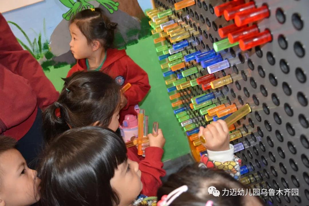 力邁幼兒園‖“走進(jìn)科技館 開(kāi)啟科學(xué)夢(mèng)”參觀科技館活動(dòng)(圖27)