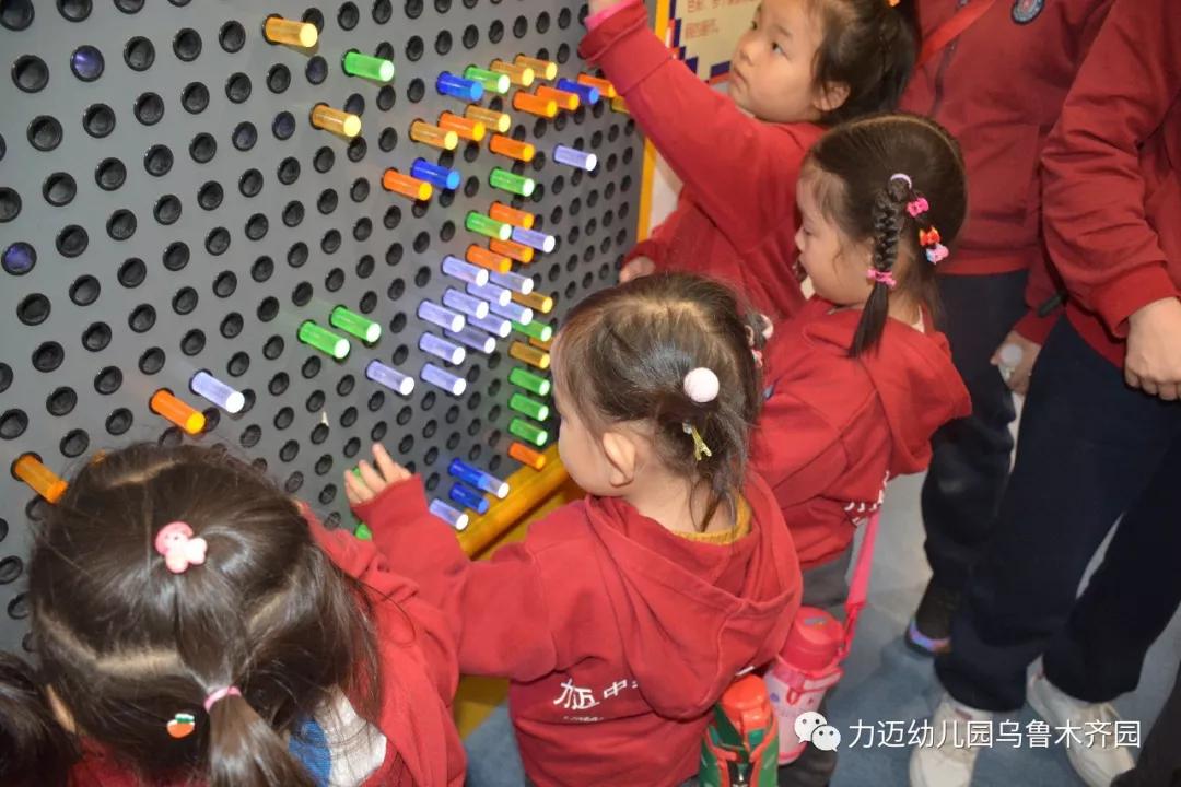 力邁幼兒園‖“走進(jìn)科技館 開(kāi)啟科學(xué)夢(mèng)”參觀科技館活動(dòng)(圖28)
