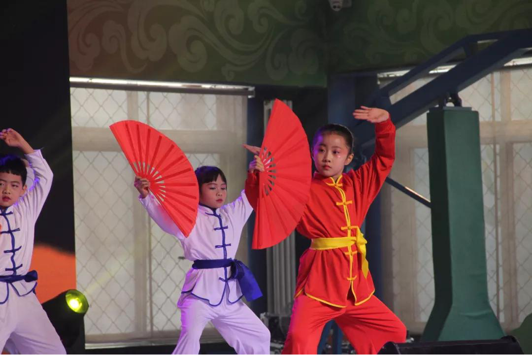 2020，我們乘著青春的翅膀/北京市力邁中美學(xué)校新年文藝匯演(圖30)