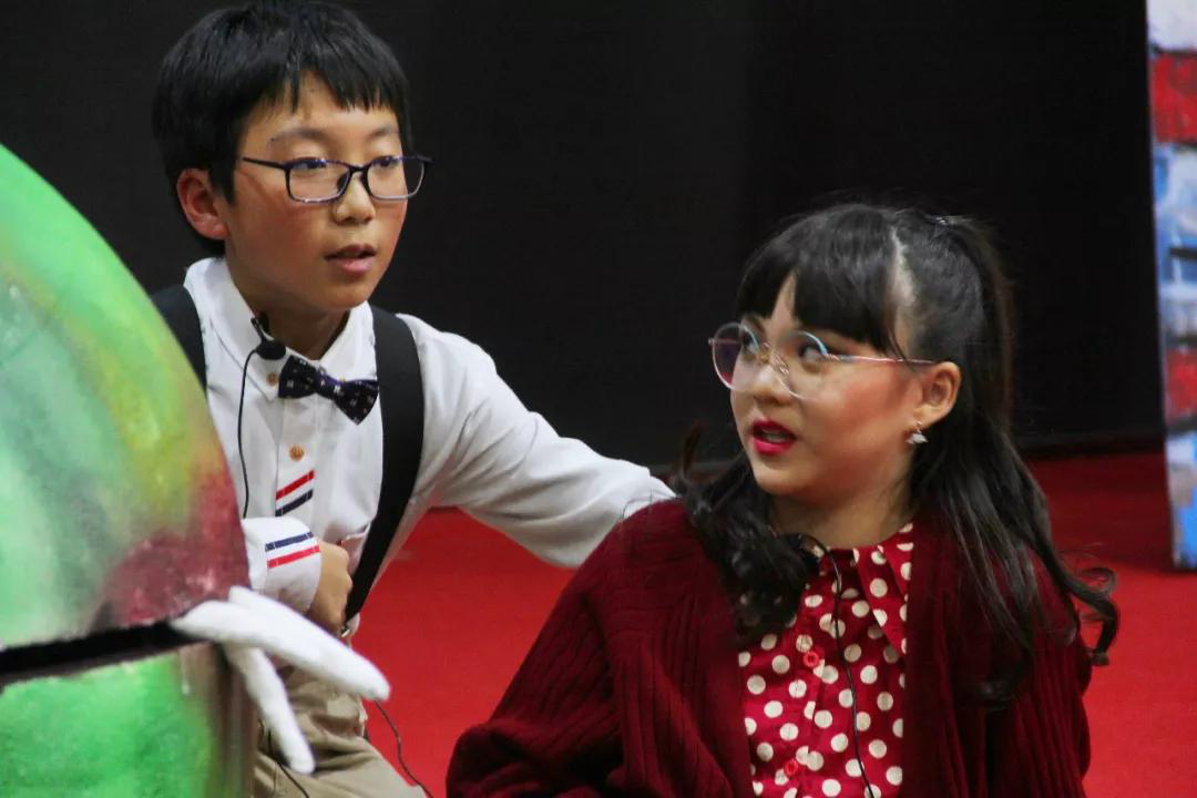 力邁中美國(guó)際學(xué)?？ㄎ奶貞騽≈癓ittle Shop Horrors”(圖27)