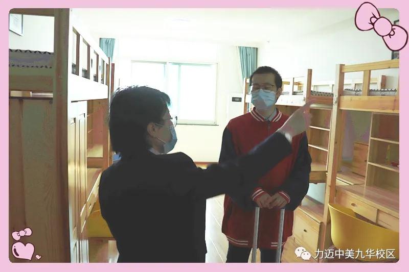 不凡四月人依舊，北歸大雁似曾識。| 力邁校園墨香滿，春暖花開待君歸。(圖14)
