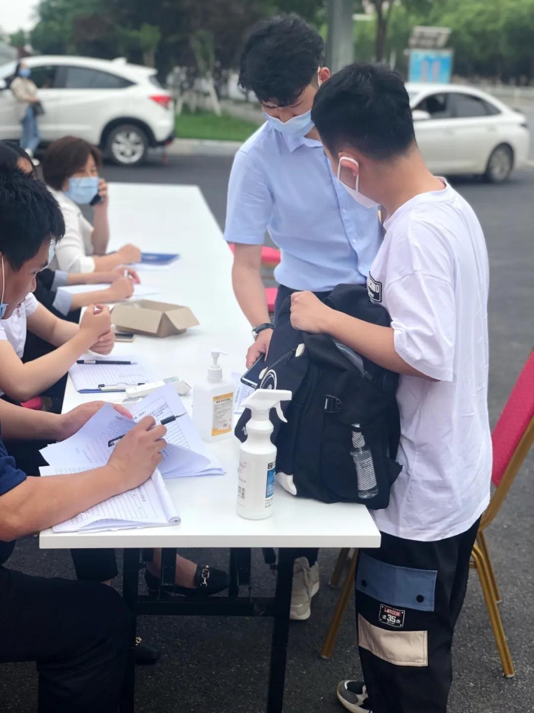 南昌力邁（國際）學(xué)校復(fù)學(xué)日｜春風(fēng)十里，不如校園有你(圖15)