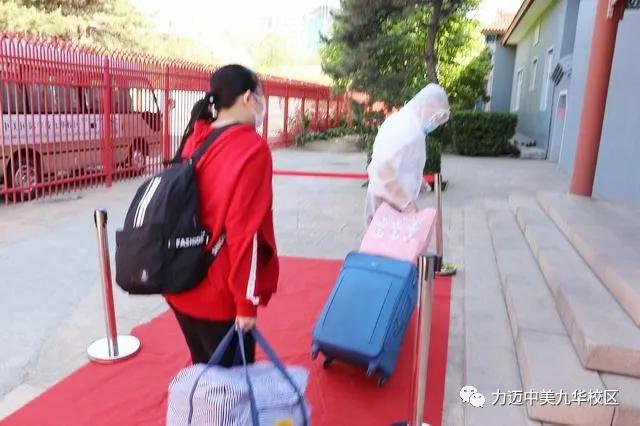 青陽始至，桃李月及|伴萬丈春暉，迎莘莘學(xué)子。(圖10)