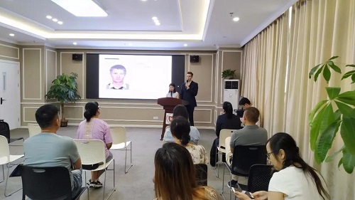 100余人參加面試 現(xiàn)場報(bào)名火熱!(圖12)