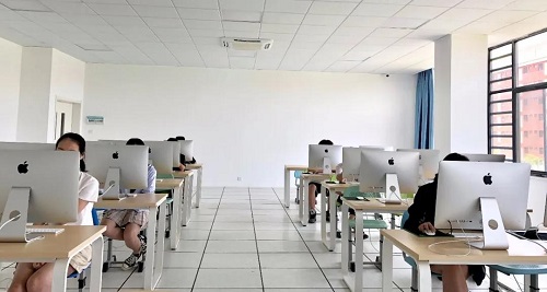100余人參加面試 現(xiàn)場報(bào)名火熱!(圖9)