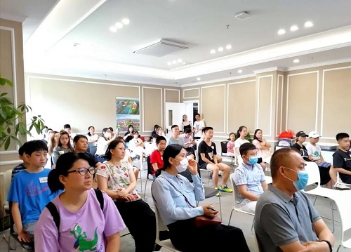 100余人參加面試 現(xiàn)場報(bào)名火熱!(圖6)