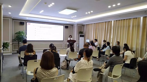 100余人參加面試 現(xiàn)場報(bào)名火熱!(圖11)