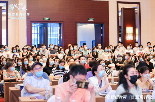 展會(huì)專(zhuān)訪（五）｜力邁中美國(guó)際學(xué)?？傂ｉL(zhǎng)劉學(xué)言：教育是喚醒孩子靈魂的一個(gè)過(guò)程(圖1)