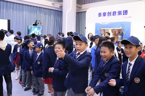 站在科技最前沿，力邁學(xué)子領(lǐng)略VR創(chuàng)意技術(shù)帶來的驚喜(圖9)