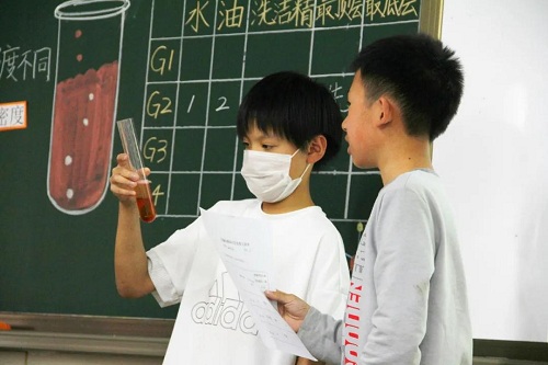 基于合作探究的實(shí)踐課堂|力邁中美國際學(xué)校STEAM課程系列三——《有趣的液體分層》(圖19)
