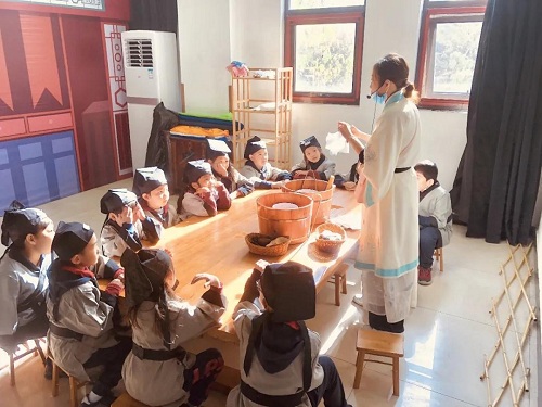 古詩小鎮(zhèn)蘊文化，科技中心揭奧秘|力邁中美國際學(xué)校小學(xué)生社會實踐活動(圖5)