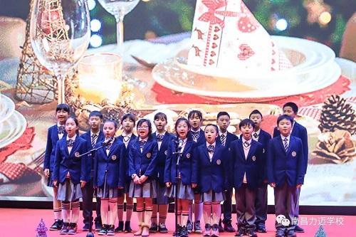 南昌力邁（國(guó)際）學(xué)校迎新春藝術(shù)匯演暨首屆美術(shù)作品慈善拍賣會(huì)(圖10)