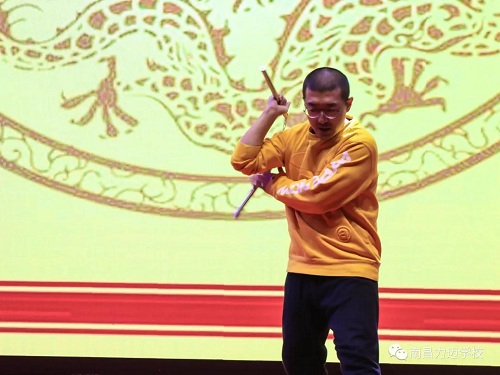 南昌力邁（國(guó)際）學(xué)校迎新春藝術(shù)匯演暨首屆美術(shù)作品慈善拍賣會(huì)(圖22)