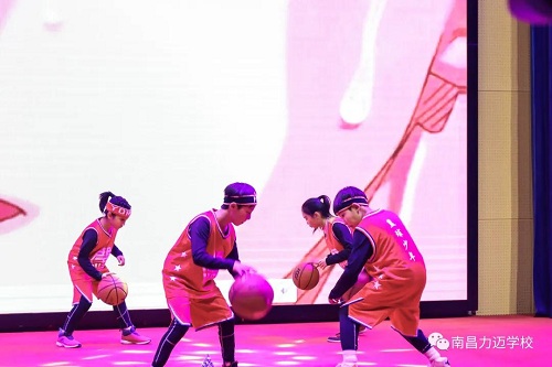 南昌力邁（國(guó)際）學(xué)校迎新春藝術(shù)匯演暨首屆美術(shù)作品慈善拍賣會(huì)(圖13)