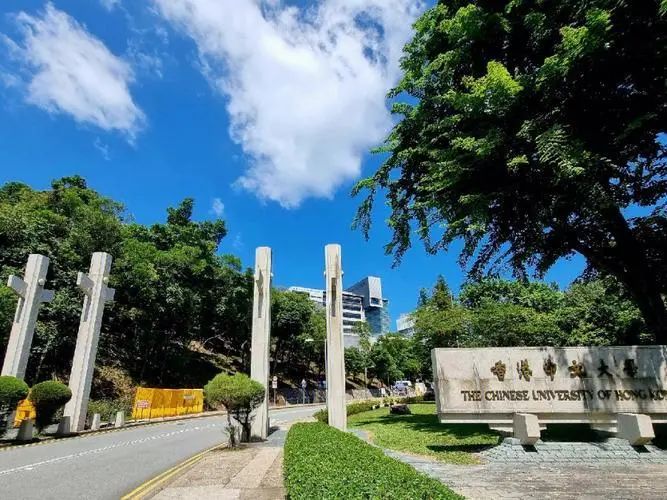 力邁學(xué)子 沖擊港前三，揭秘香港名校錄取分?jǐn)?shù)線漲落趨勢起伏(圖4)