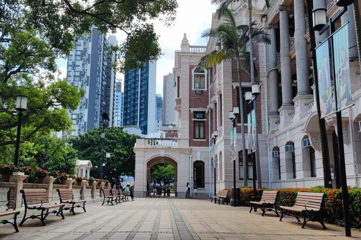 力邁學(xué)子 沖擊港前三，揭秘香港名校錄取分?jǐn)?shù)線漲落趨勢起伏(圖9)