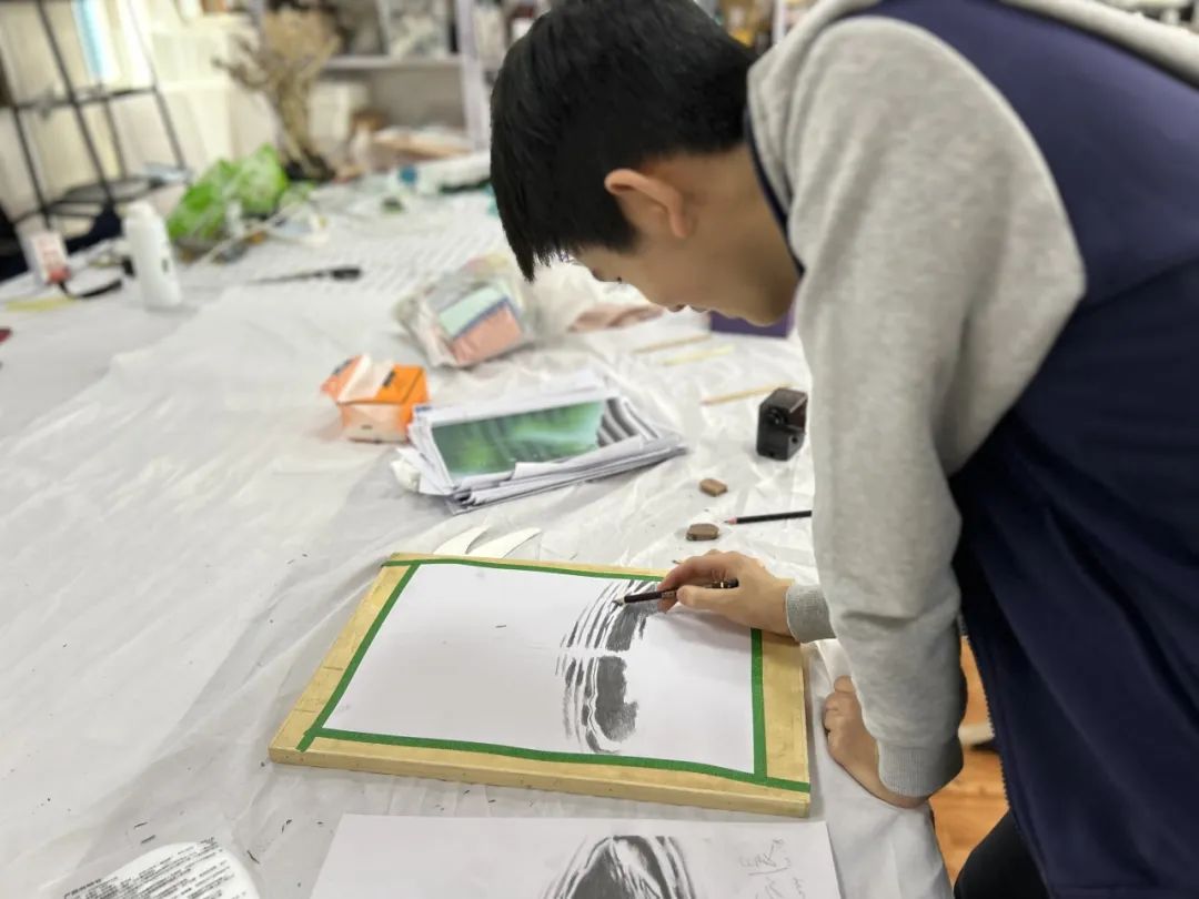 力邁學(xué)子 沖擊港前三，揭秘香港名校錄取分?jǐn)?shù)線漲落趨勢起伏(圖19)